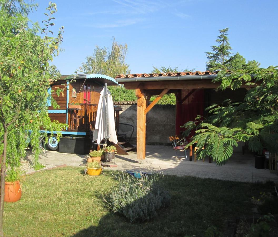 La Roulotte Des Carpates Hotell Gaillac Exteriör bild