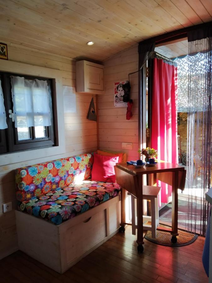 La Roulotte Des Carpates Hotell Gaillac Exteriör bild